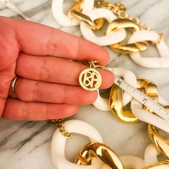 Ben Amun Chunky Acrylic Link Jewelry Set White and Gold Toned Necklace Bracelet - Picture 5 of 5